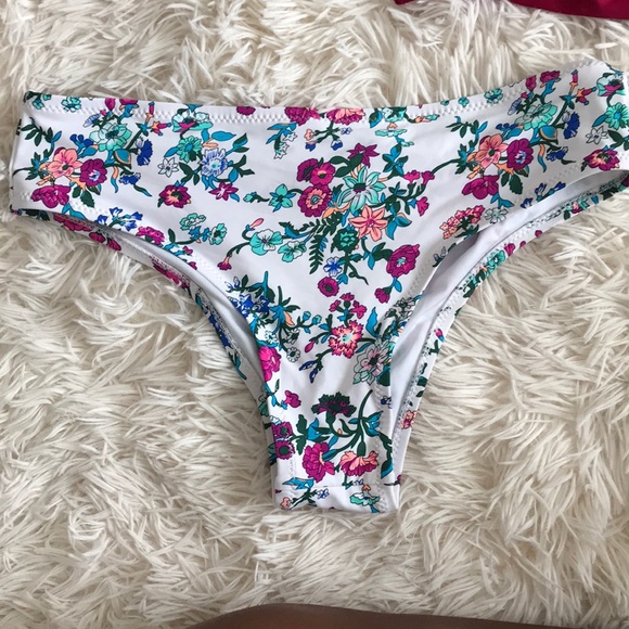 Bikini - Picture 3 of 3